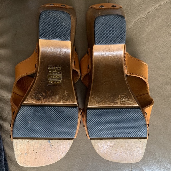 Gorgeous Elle Clog. - Picture 3 of 4